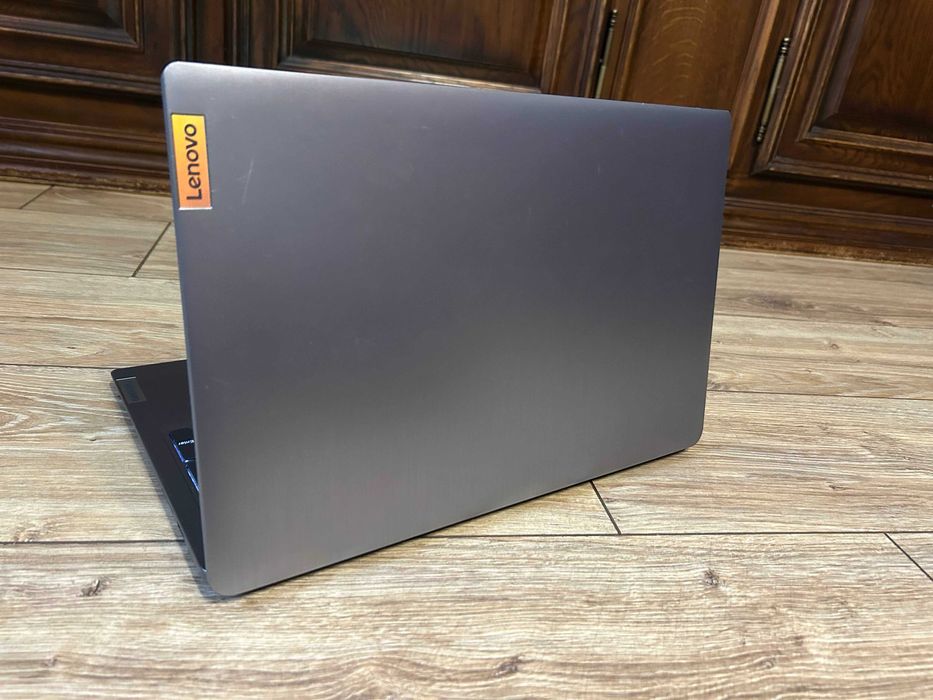 Lenovo Ideapad 3 15"6 Ryzen 7 5700U 8 rodzeni 16 wątków 16GB ram 512GB