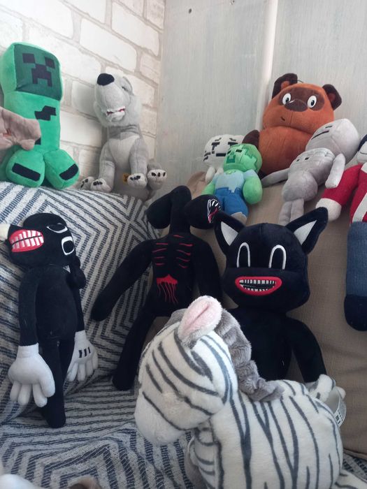 Мягкие игрушки Майнкрафт и ещё кто-то