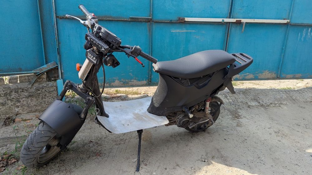 Скутер Suzuki 65cc 2х местный