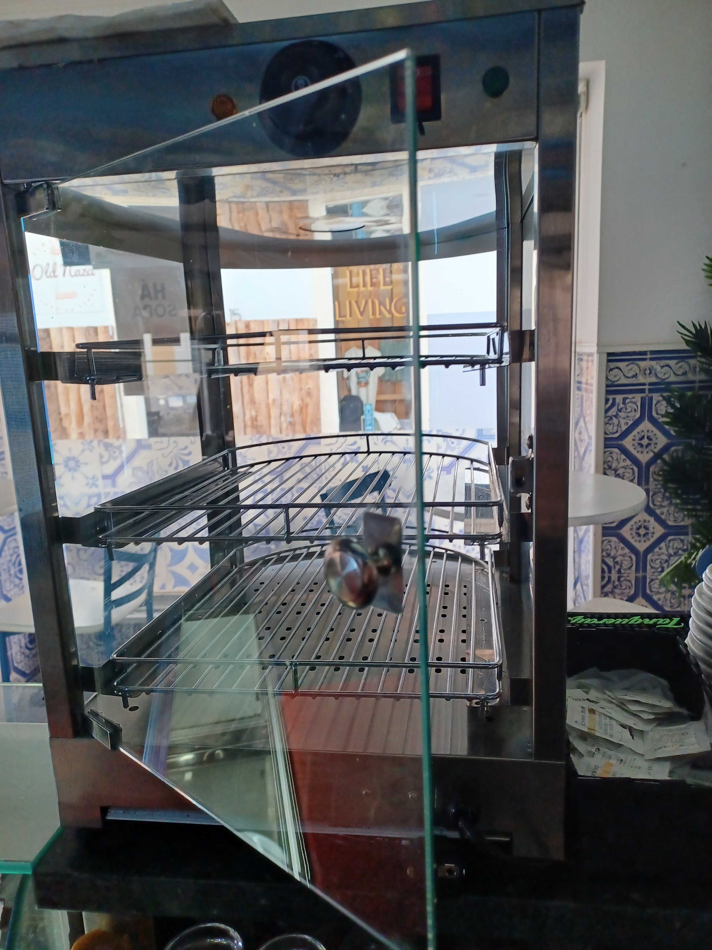 Vitrine pequena para bolos