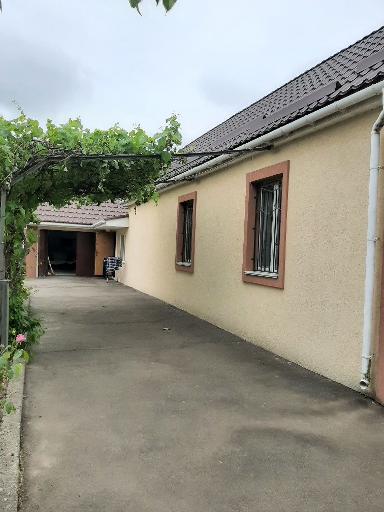 Продається гарний будинок для великої  родини