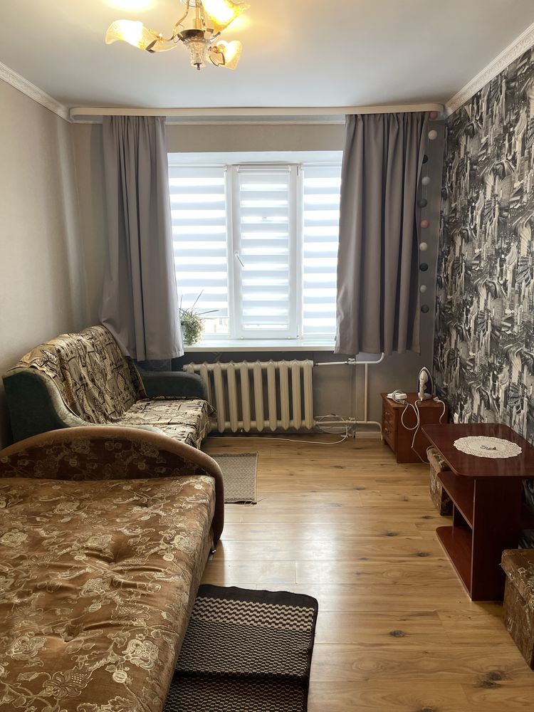 Продам 1 кімнатну квартиру з ремонтом меблями технікою. Володимирська