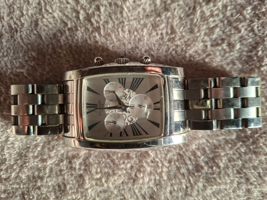 Relógio da marca Balmain