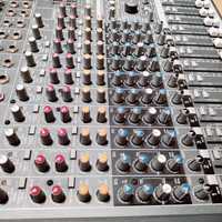 Mackie CFX 12 mixer