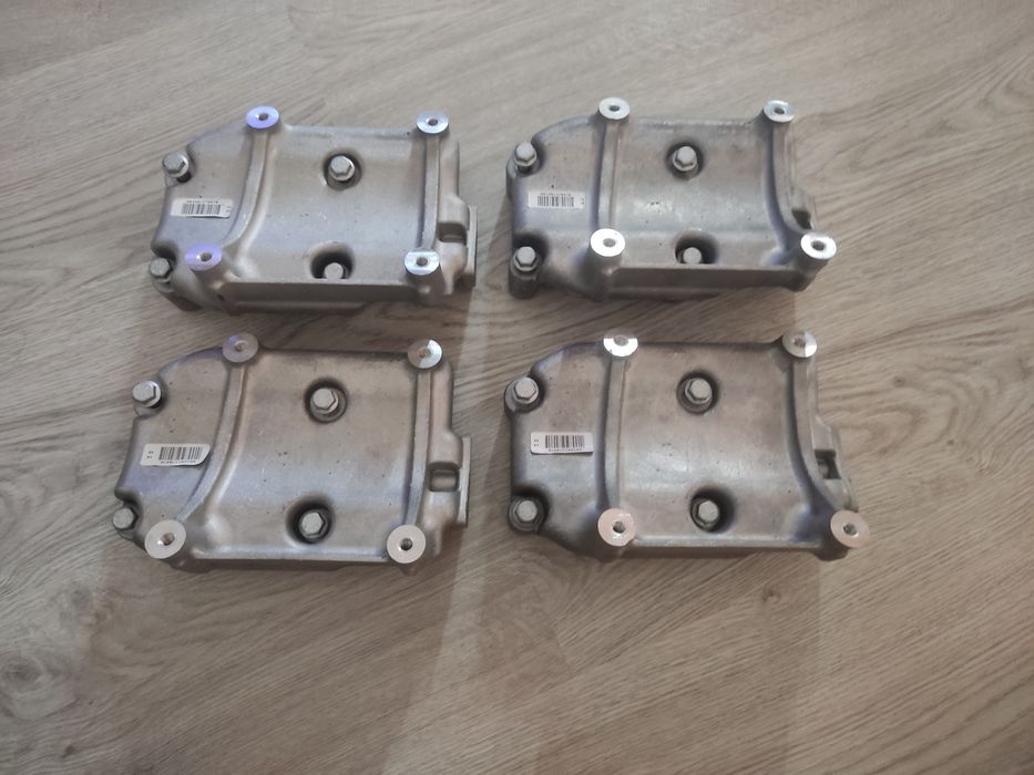 4 Suportes do compressor do ar condicionado da Iveco daily  CADA 20€