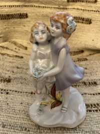 Figurka porcelanowa dziewczynki