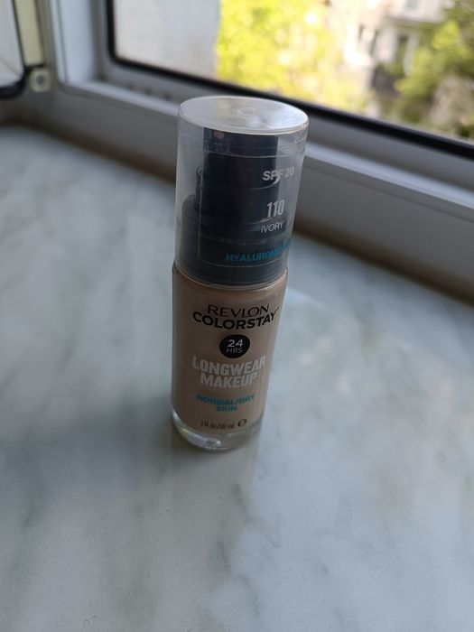 Revlon Colorstay Podkład do twarzy cera normalna lub sucha SPF20 IVORY