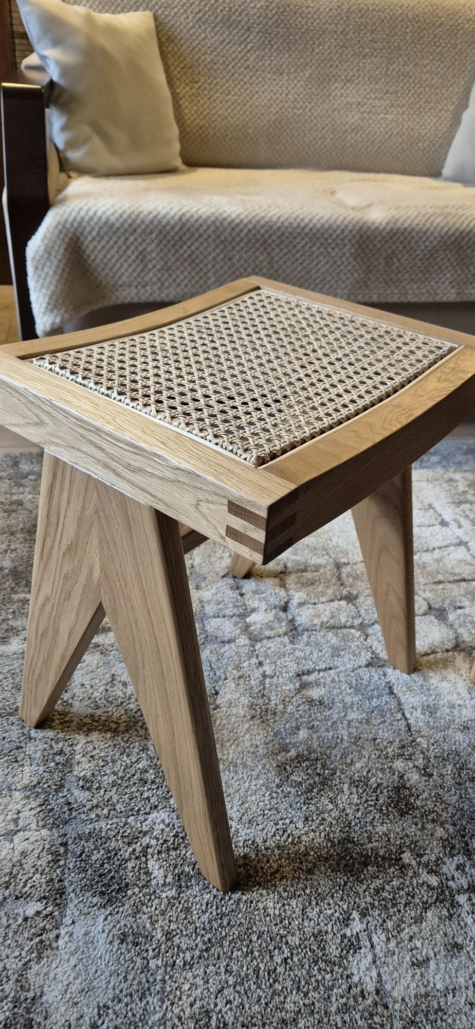 Taboret dębowy  siedzisko naturalny ratan