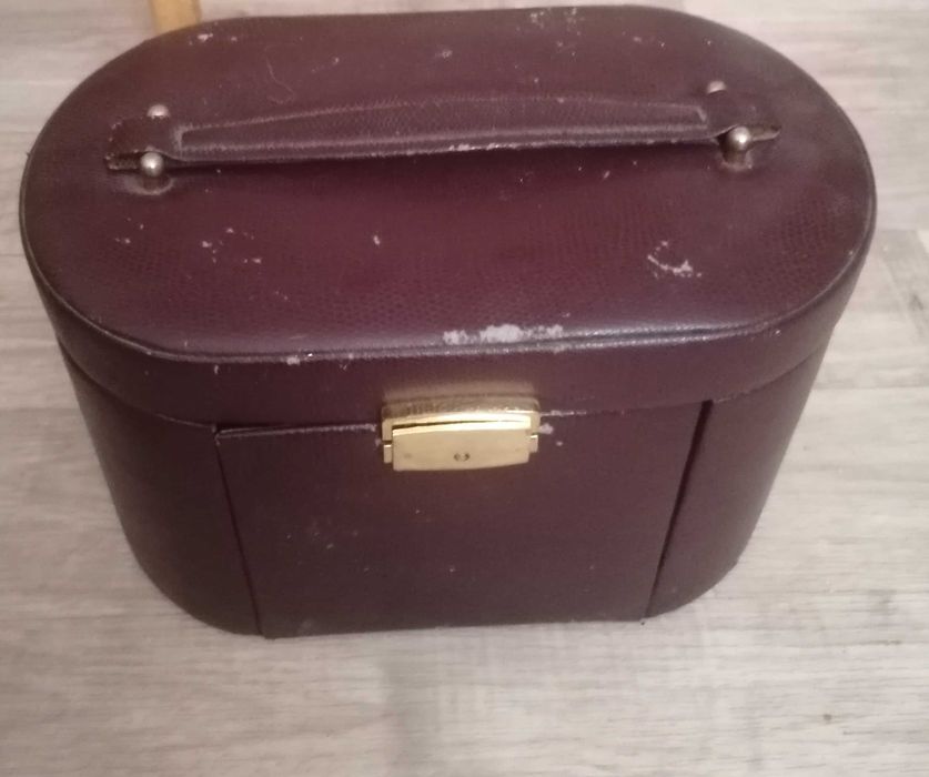 Kuferek na biżuterię z eko skóry