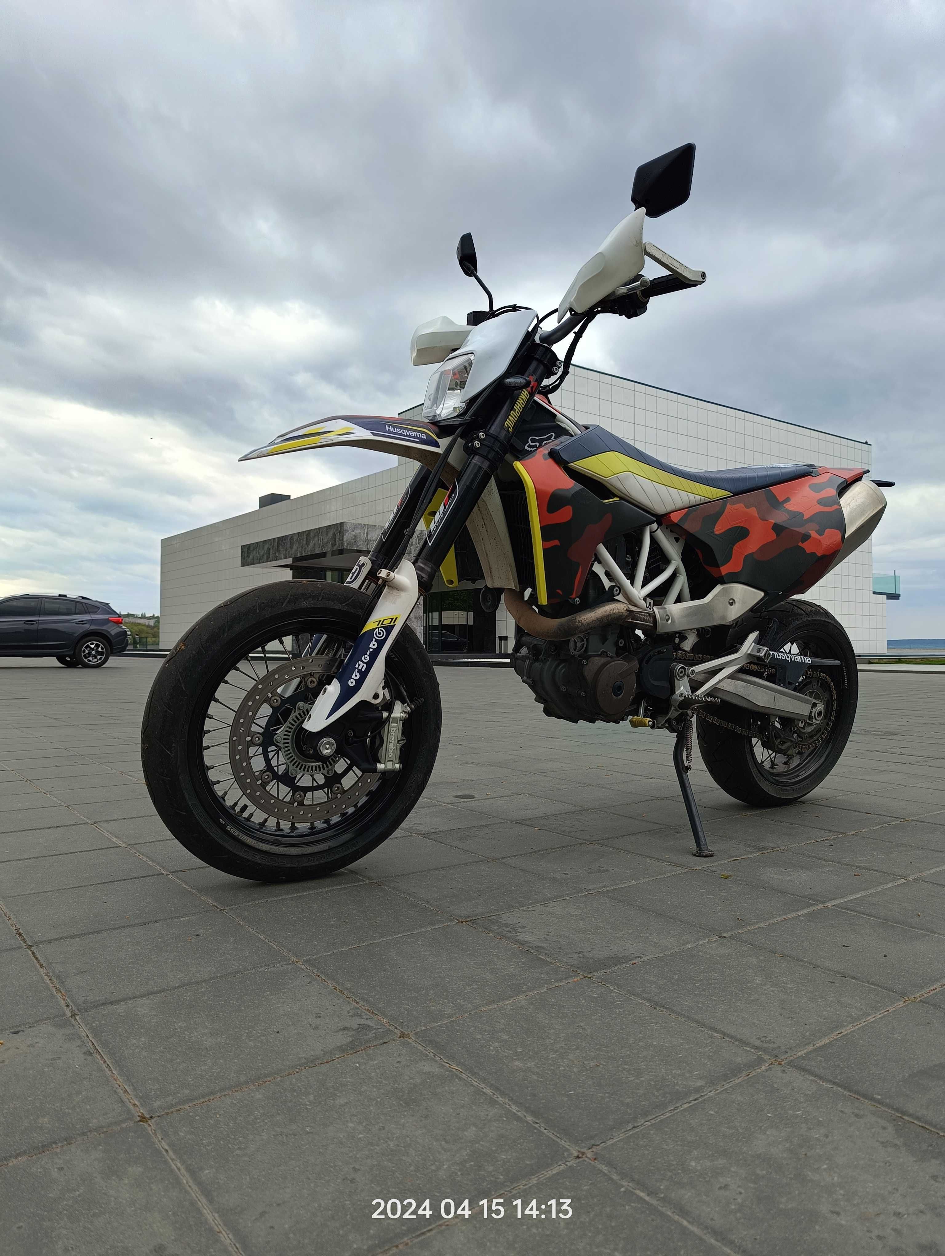 Husqvarna 701 Supermoto KTM smc 690 r