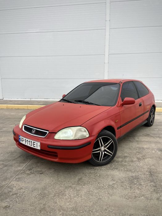 Honda Civic 1.4 на полном ходу