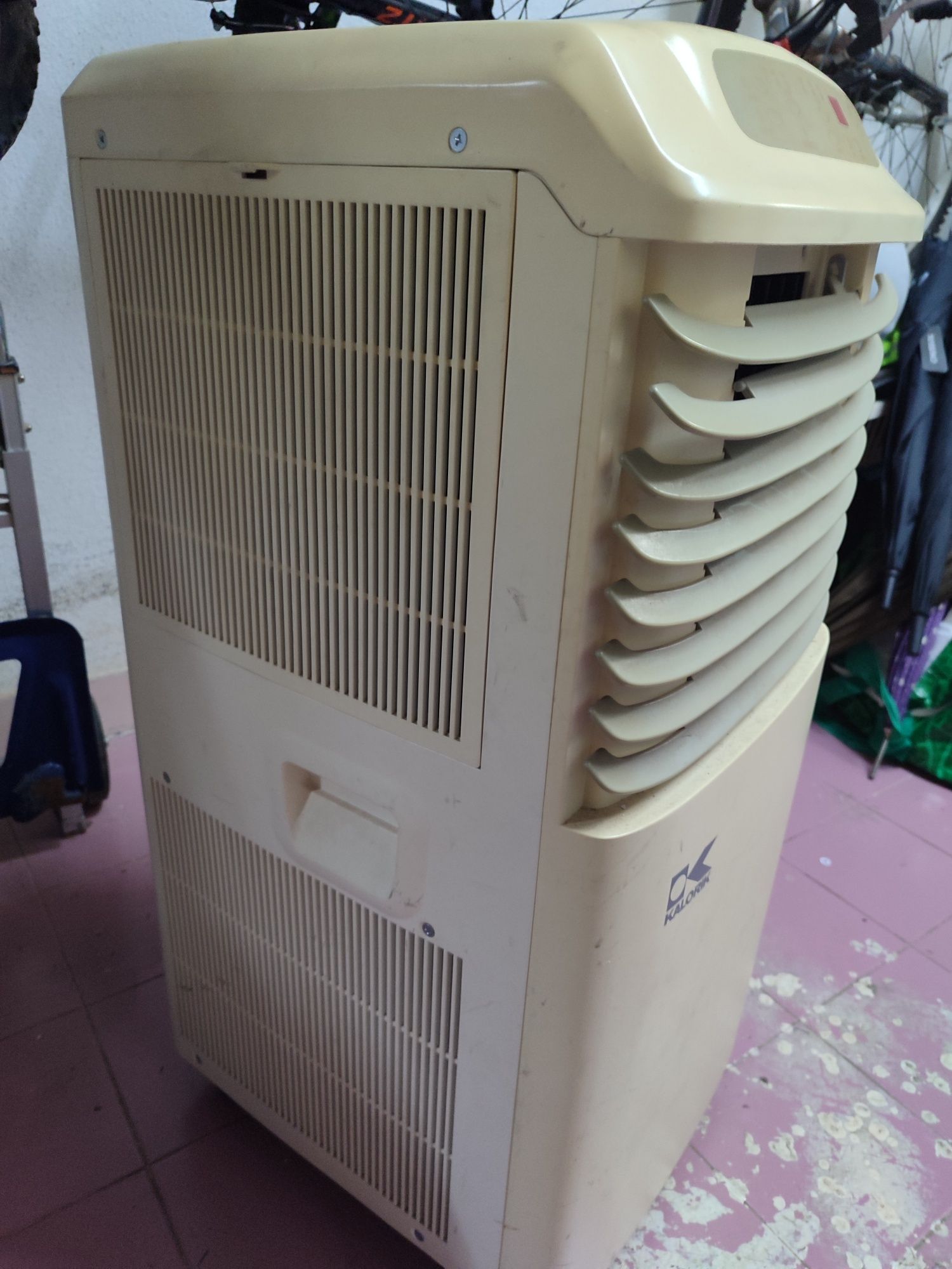 Vendo ar condicionado portátil praticamente novo