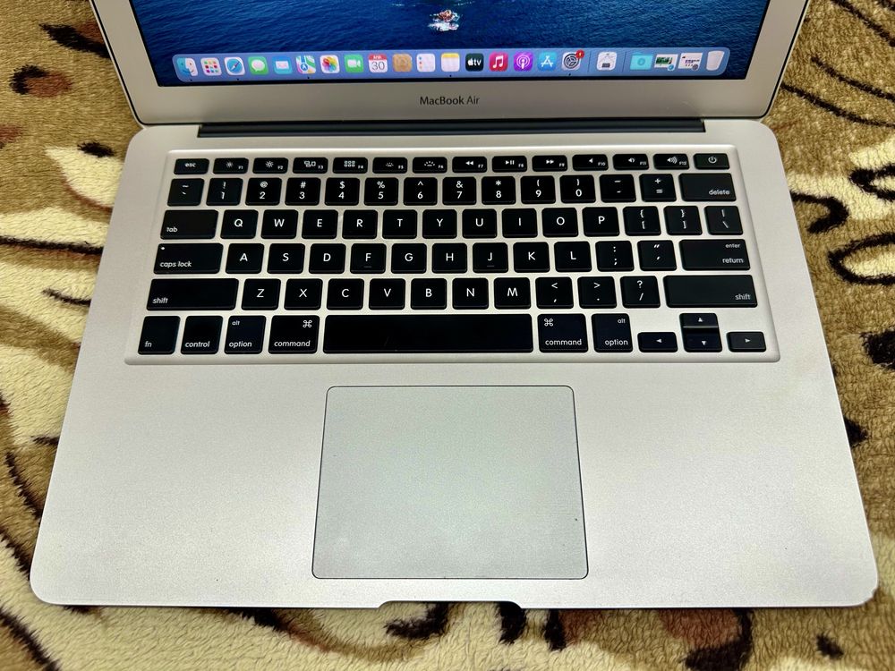 Отличный Macbook Air 13” 2017 A1466 i5 1,8ггц 8gb SSD 128gb Monterey