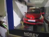 1/18 miniatura Renault Clio RS