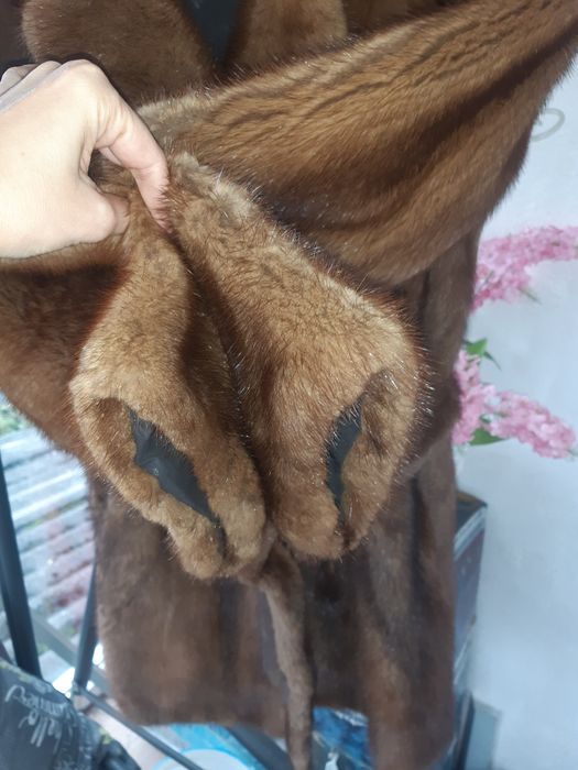 Продам норкову шубу.