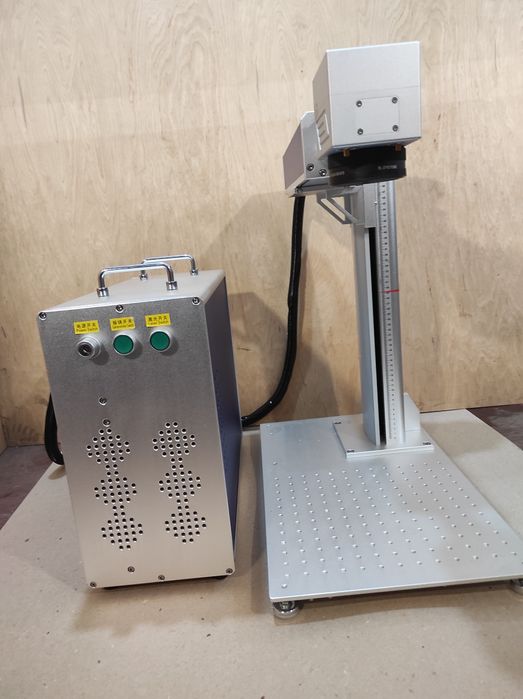 Лазерний станок маркер для гравіювання   JPT LP 30 W MOPA