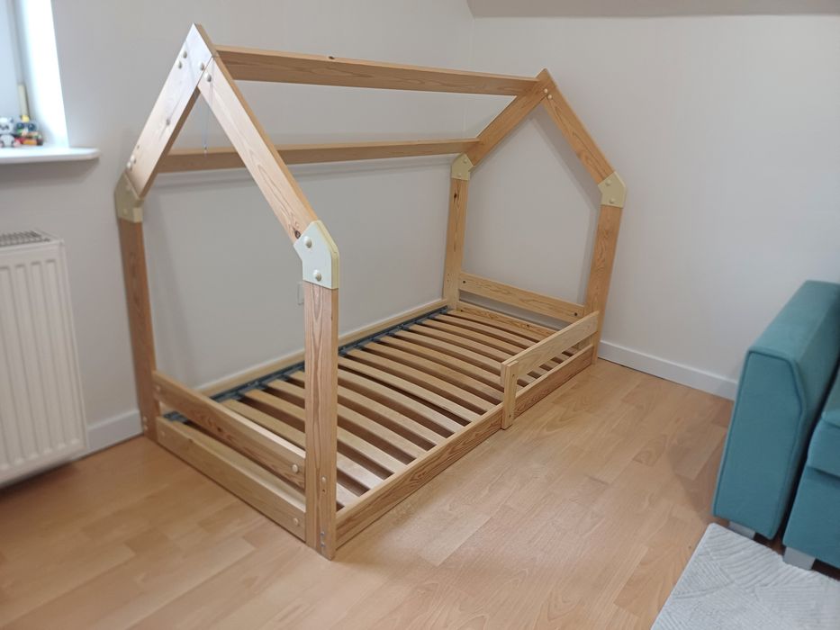 Łóżko domek o wymiarach 80x160 cm