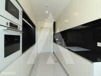 Apartamento T3 com garagem fechada