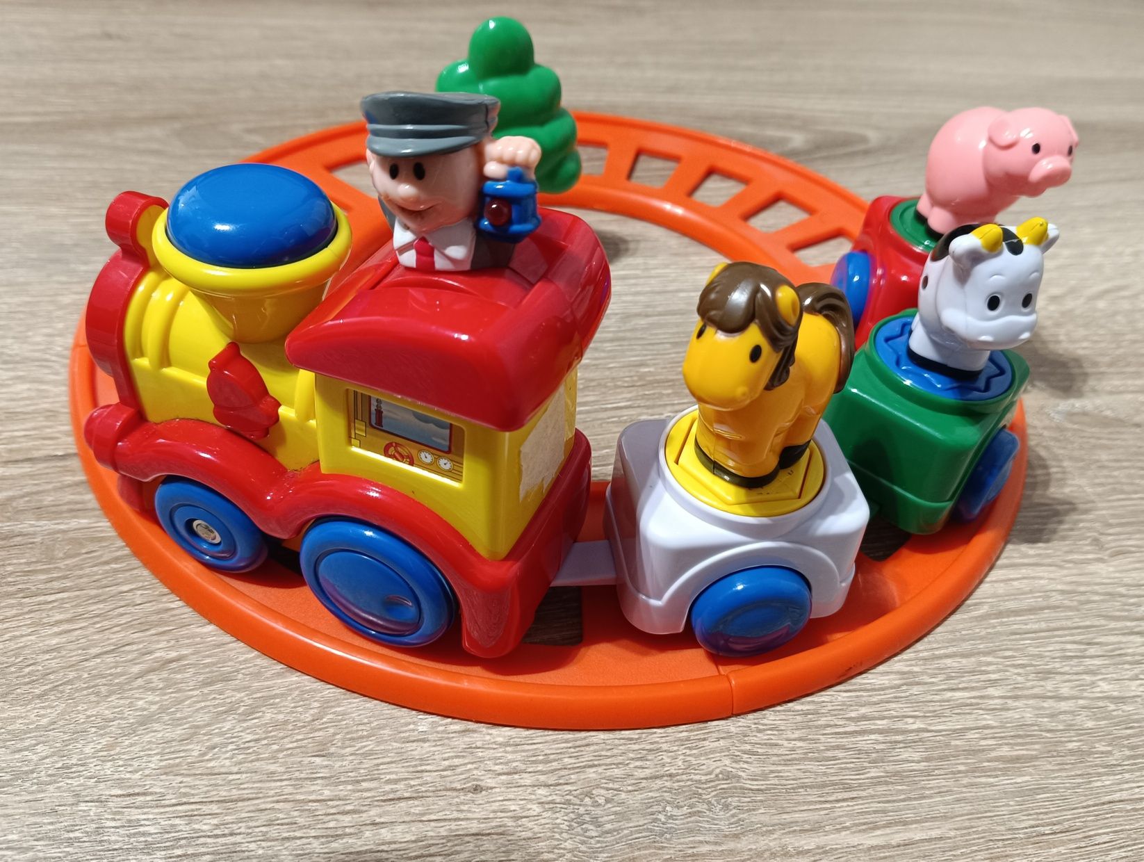 Jeżdżący i grający pociąg dla dzieci