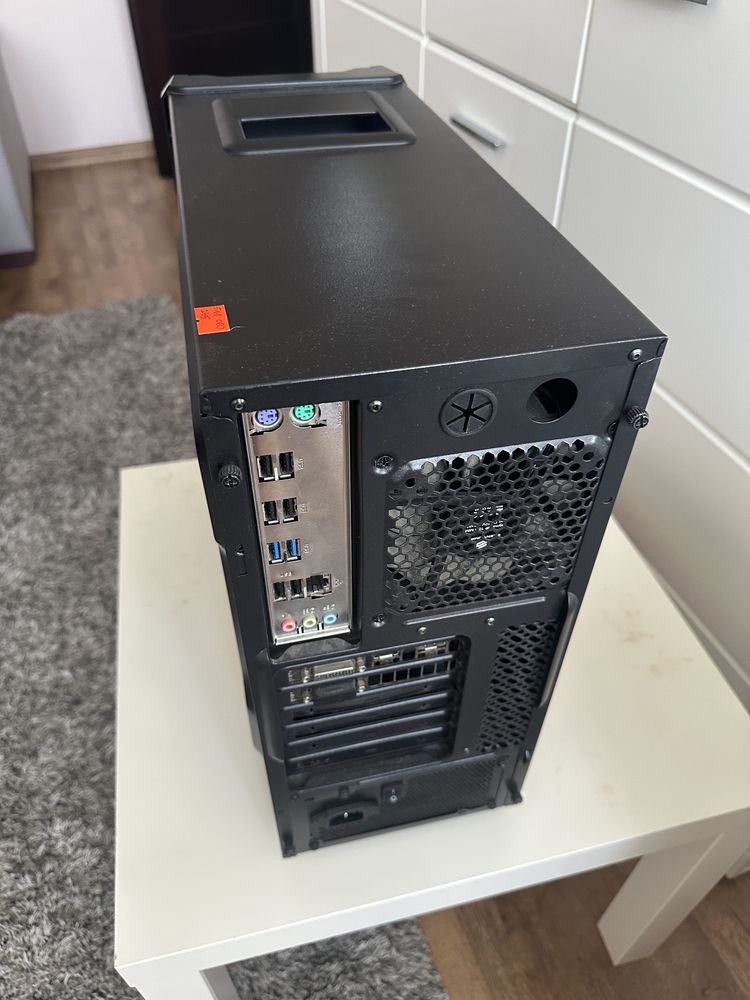 Komputer stacjonarny 1TB  24GB  RAM monitor medion klawiatura