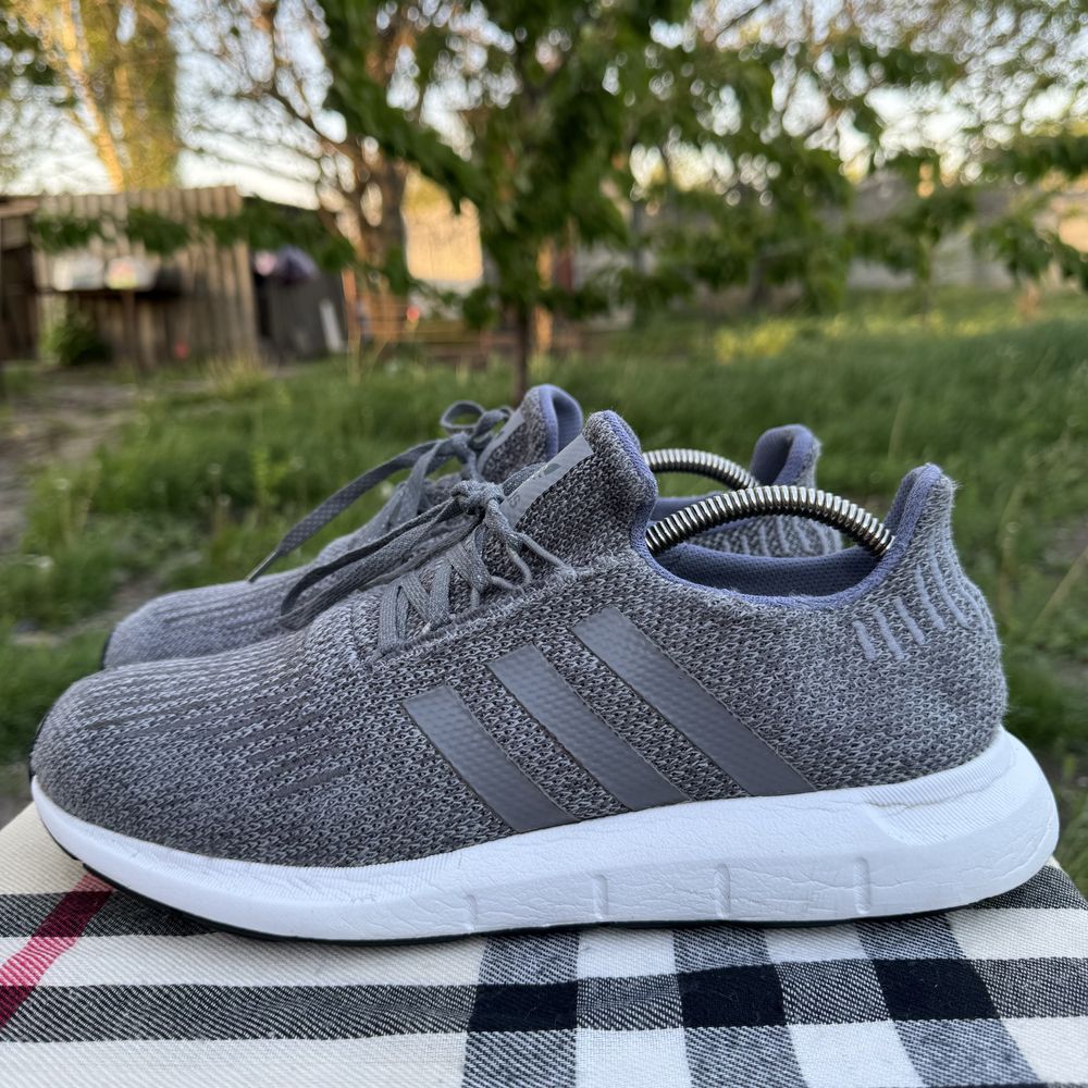 Кроссовки Adidas Swift Run Grey/White, 44,5 размер, Оригинал