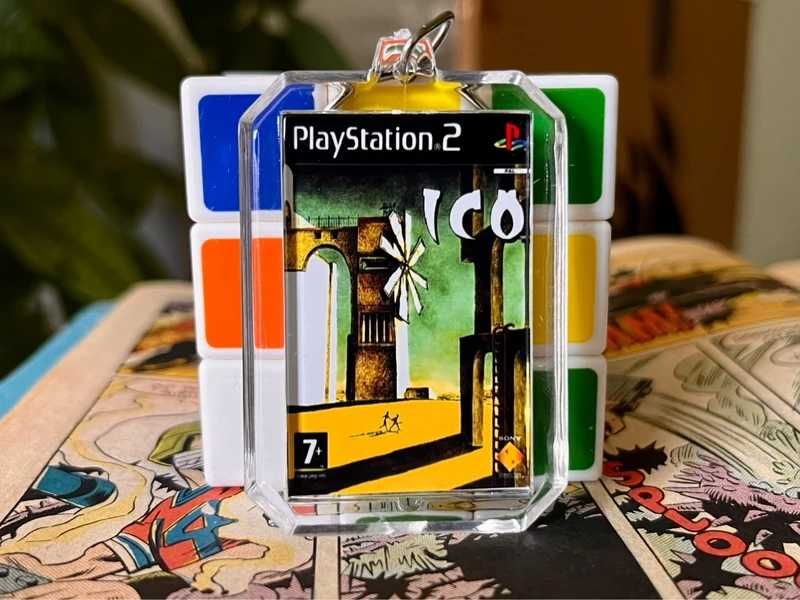 Breloczek ICO - mini okładka gry PS2 (dwustronna)