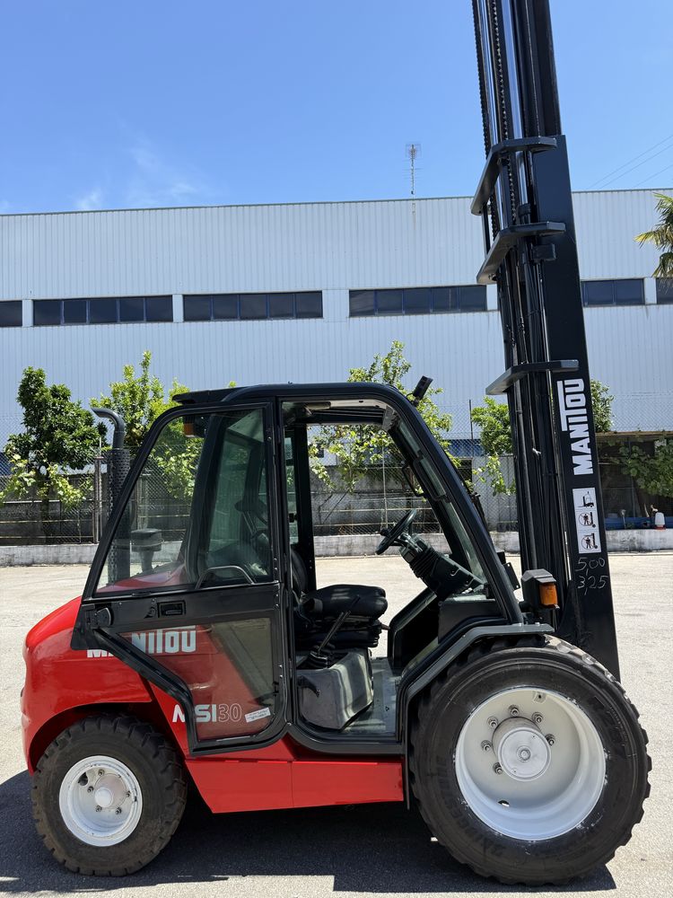 Manitou MSI 30 de 3000 kgrs cabinado