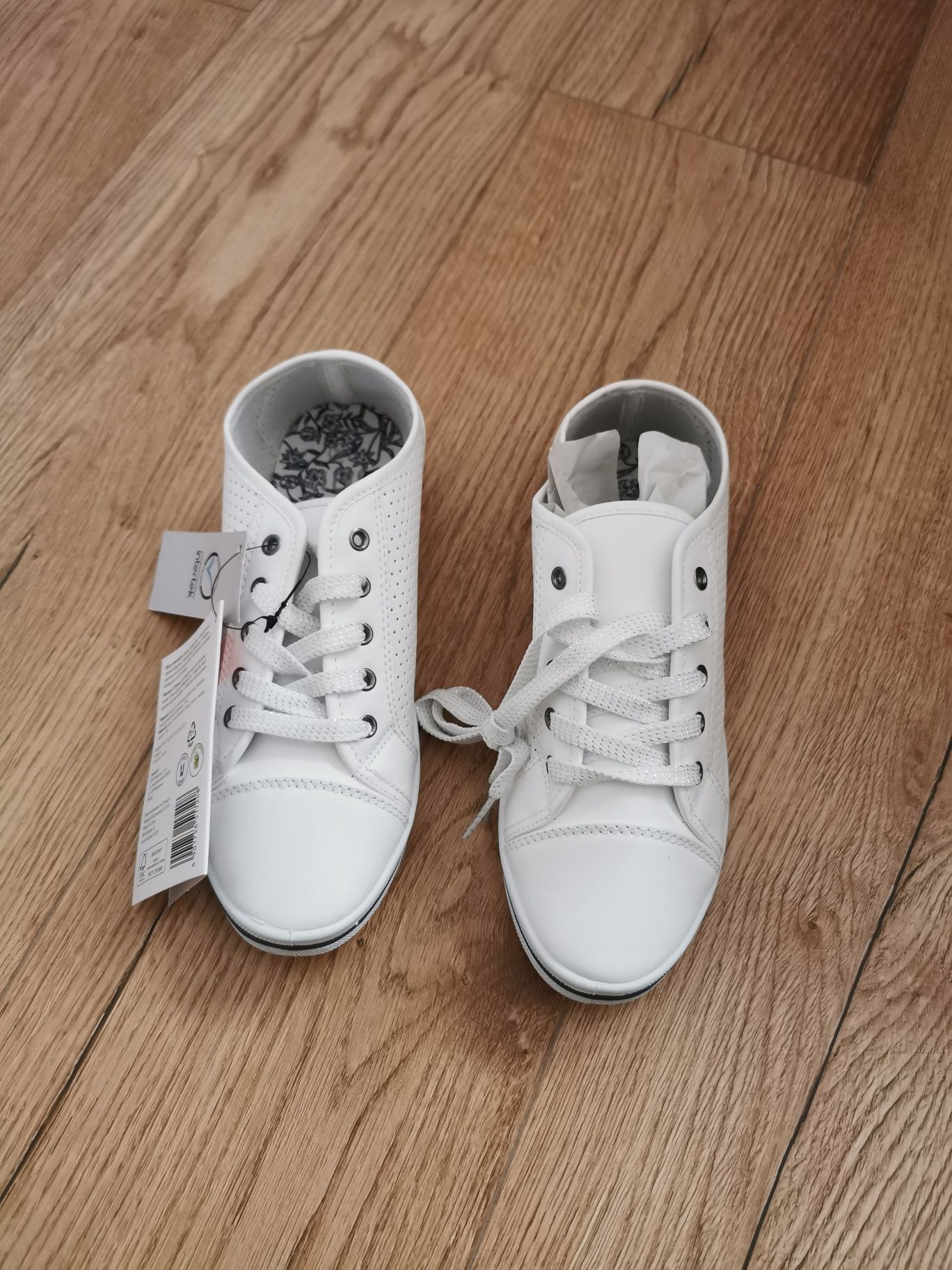 Buty sportowe damskie