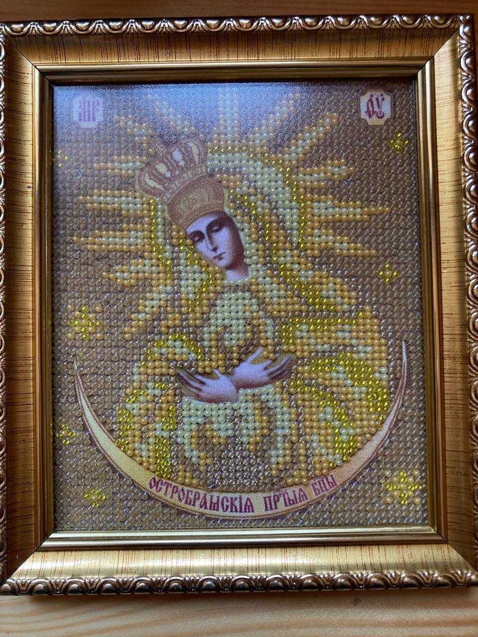 Ікона Остробрамської Богородиці вишита бісером з рамою