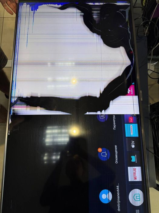 Телевизор SAMSUNG 43' розбитий але робочий повністю
