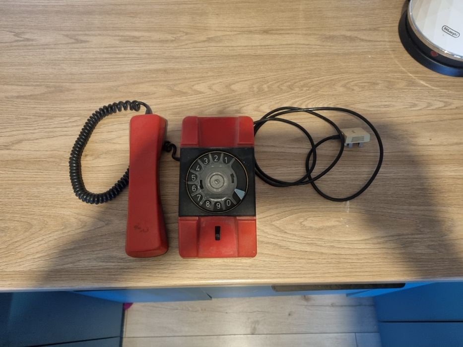 Telefon stacjonarny z PRL-U