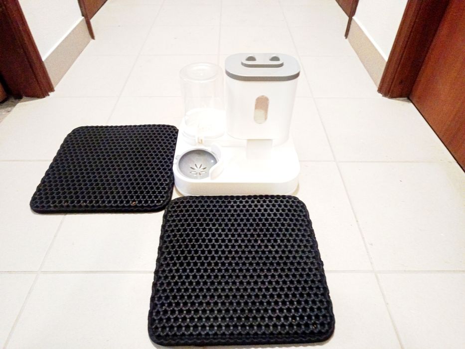 Comedouro e bebedouro