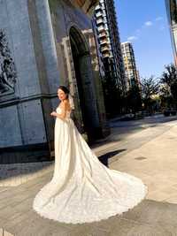 Продам розкішну весільну сукню зі шлейфом 3м