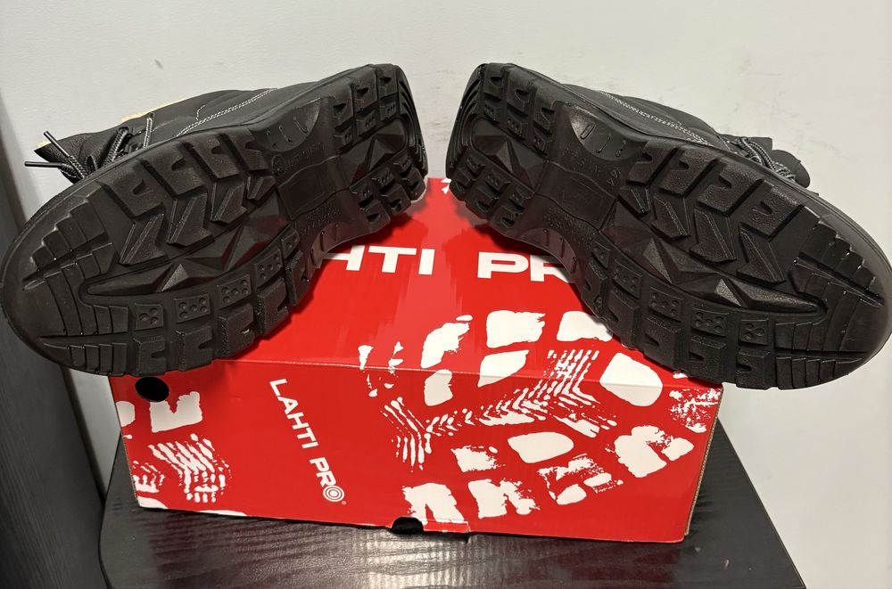 Buty ochronne ocieplane skórzane S3 SRC LAHTI PRO