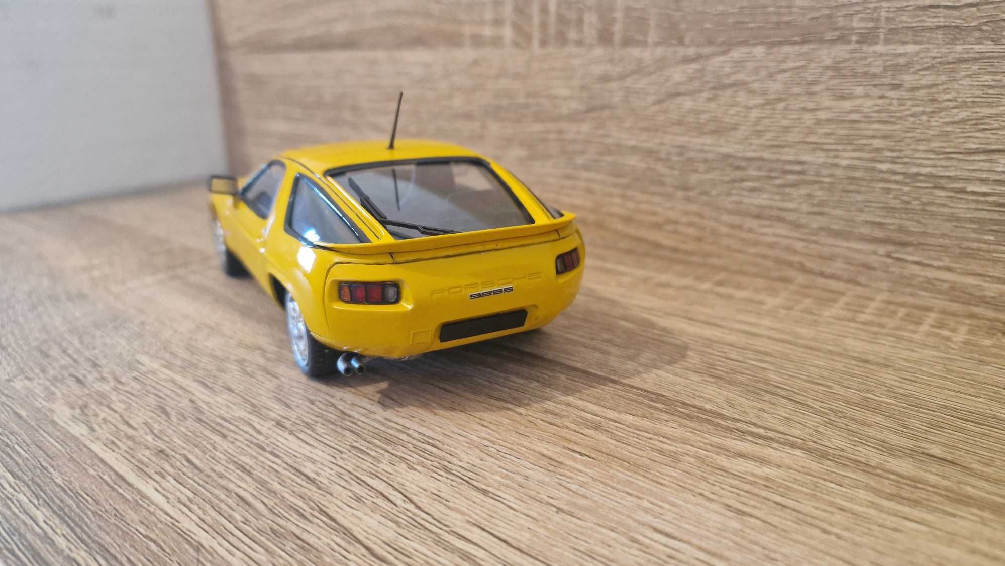 Porsche 928S 1:24