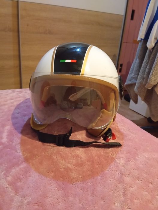 Capacete da marca crivit em bom estado com saco