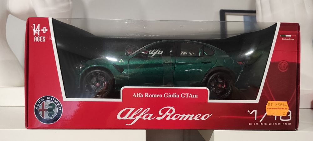 1/18 Alfa Romeo Giulia GTAm carro coleção miniatura Burago
