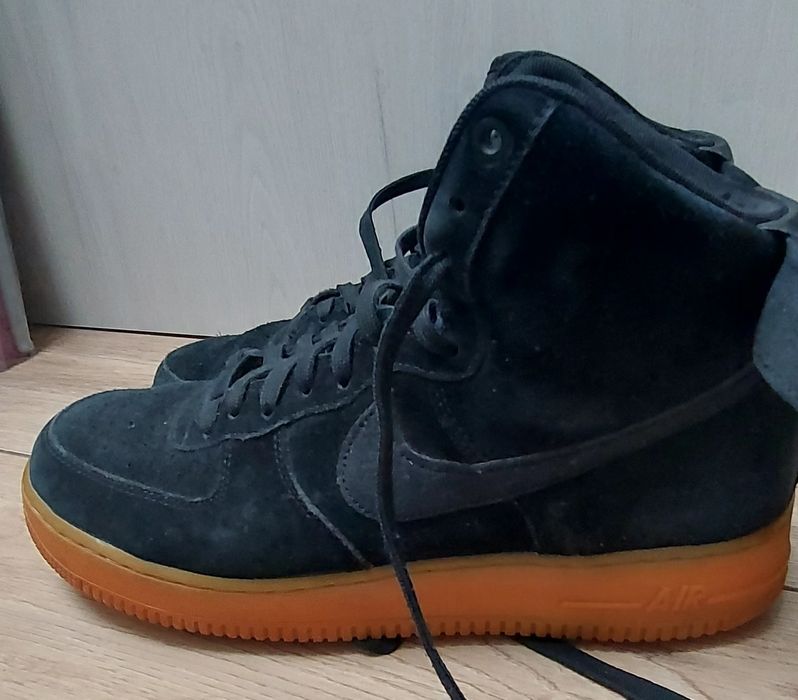 Sneakersy Wysokie 44 Nike Air Forcę 1 z welurowej skóry