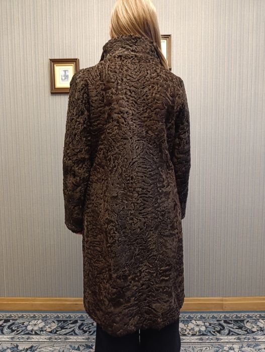 Шуба каракулева шоколадного кольору