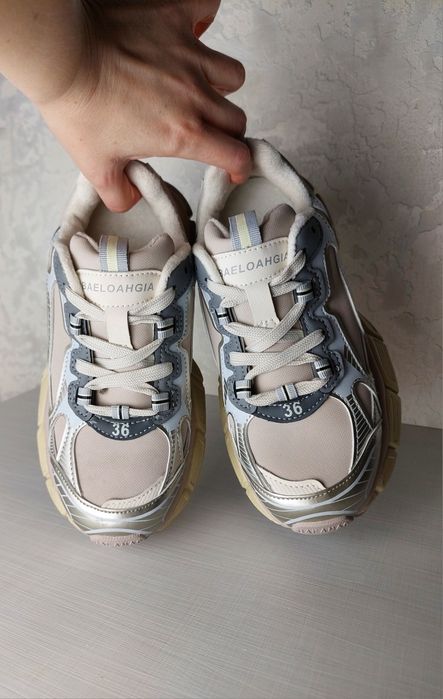 Продам кроссовки женские кожа на флисе