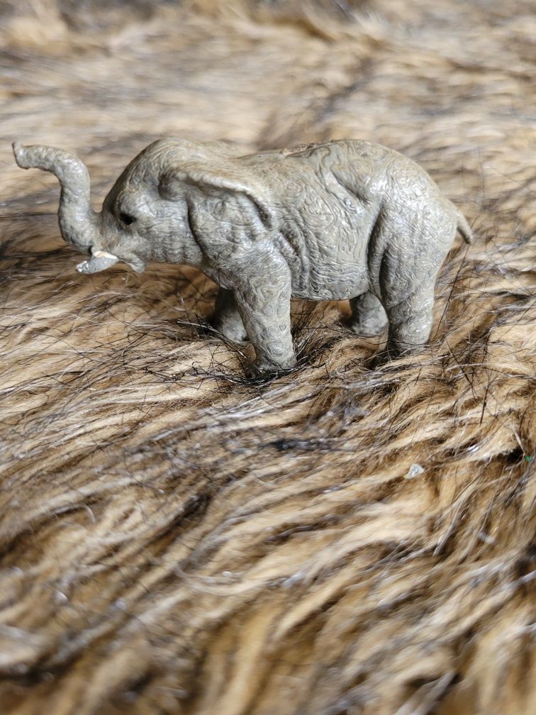 Świetna Figurka Słoń Zoo