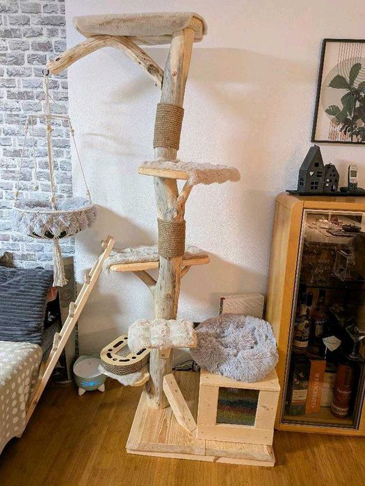 Wysoki Drapak dla kota wykonany z naturalnego drewna domek + hamak