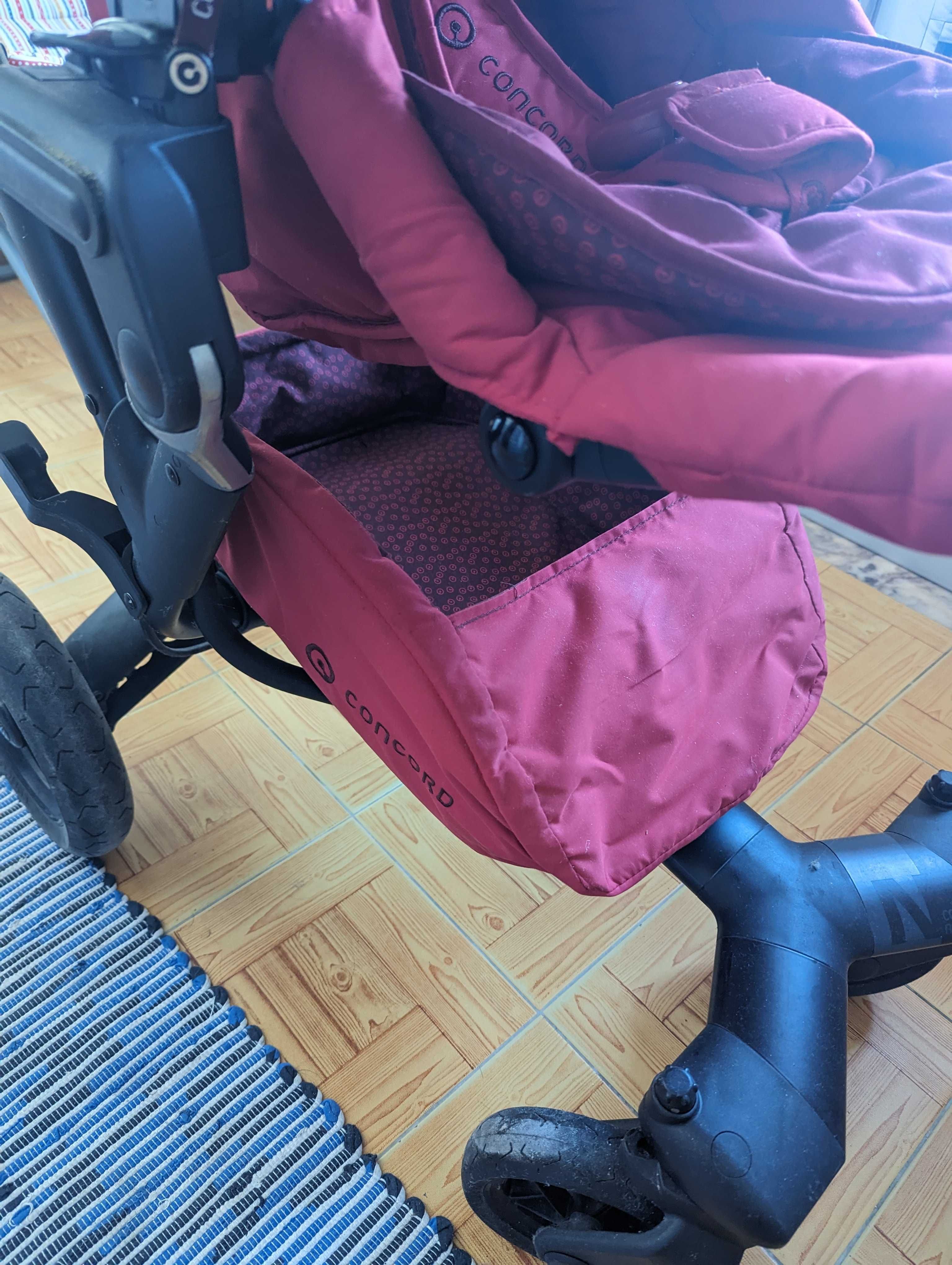 Ovo e carro  e isofix da Concord vermelho