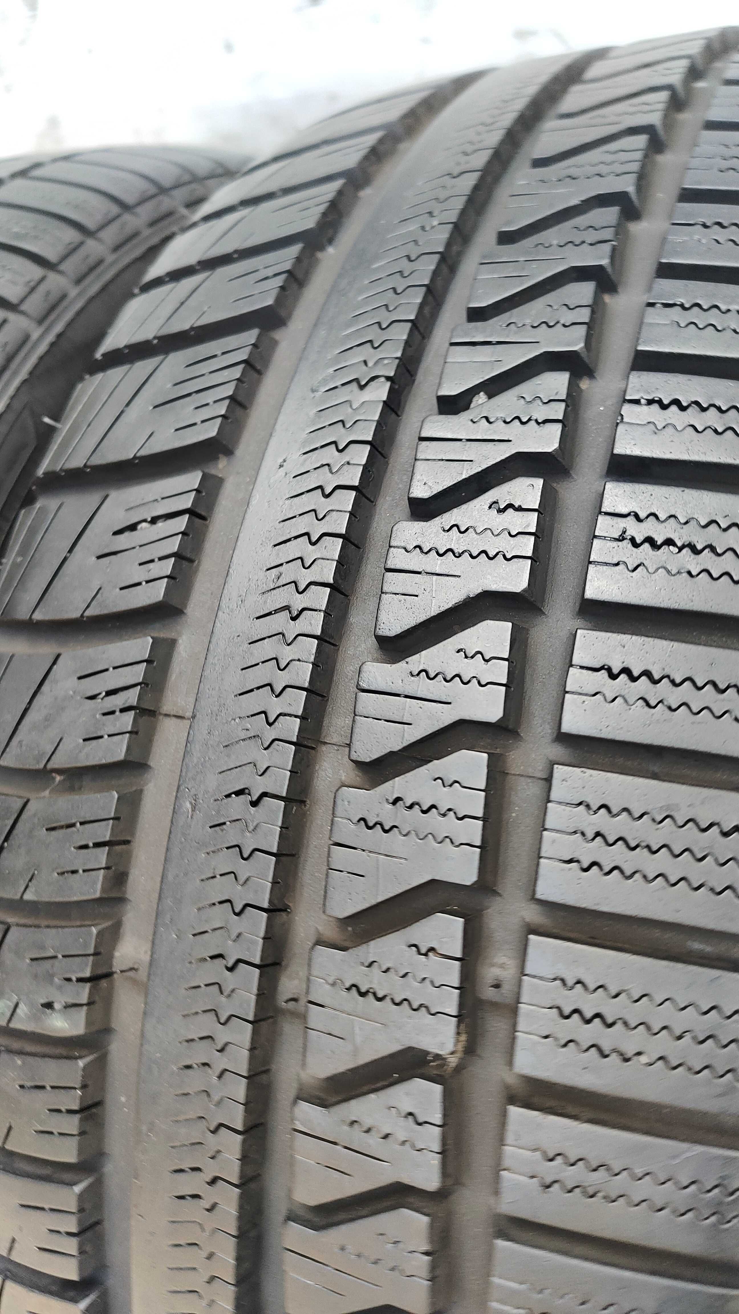 Opony Całoroczne 215/45/17 Vredestein 2szt 7,5mm