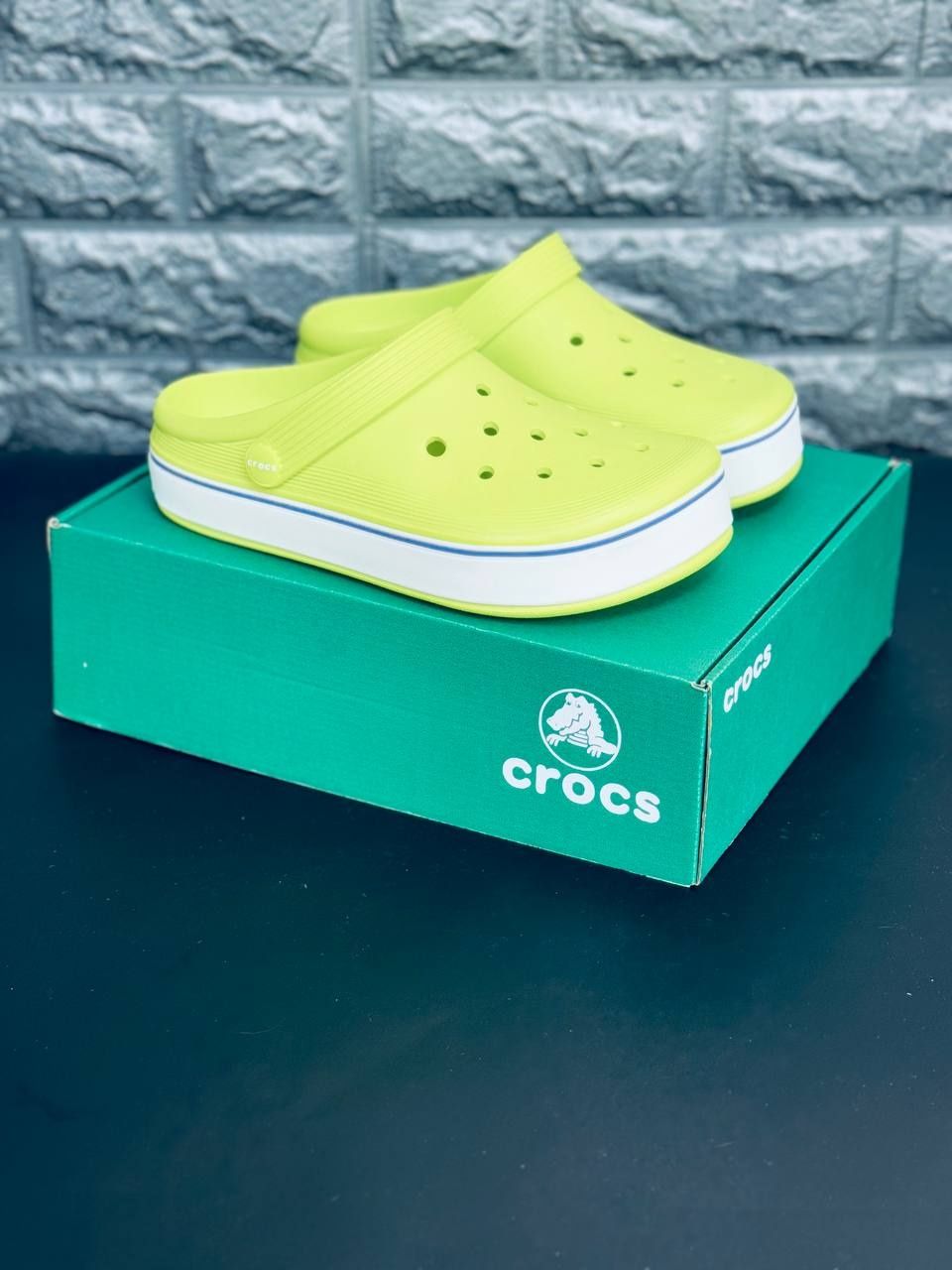 Женские шлепанцы крокс салатовые тапочки crocs