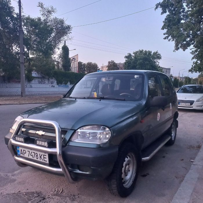 Автомобіль Шевроле нива