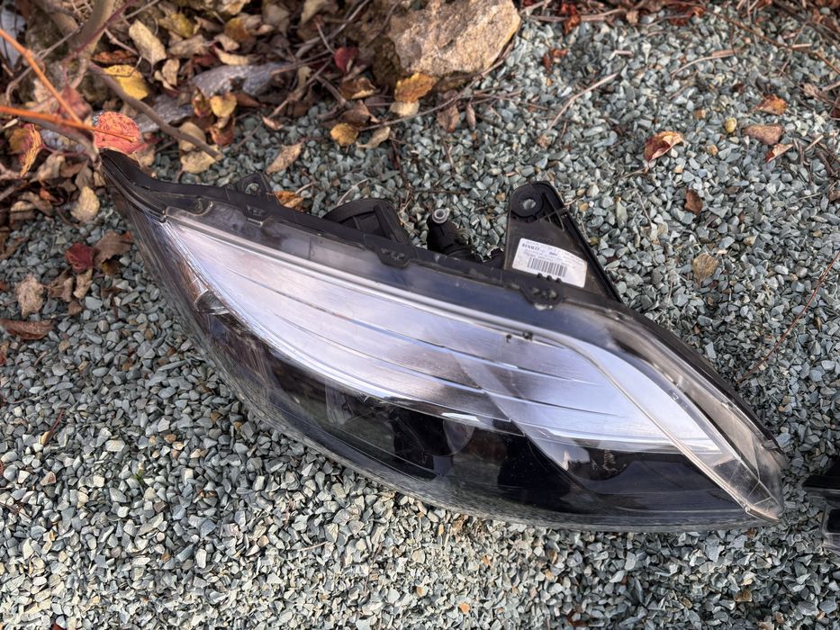 Renault Laguna 3 2011-2015 фари оригінал ксенон
