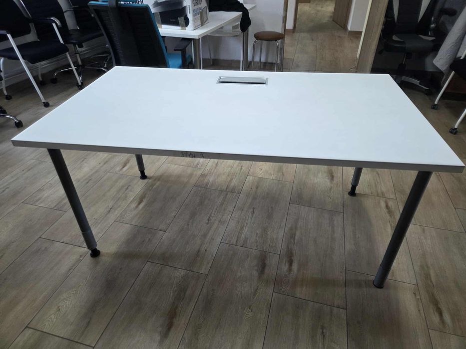 Biurko biurowe 140x80 z regulowaną wysokością – używane