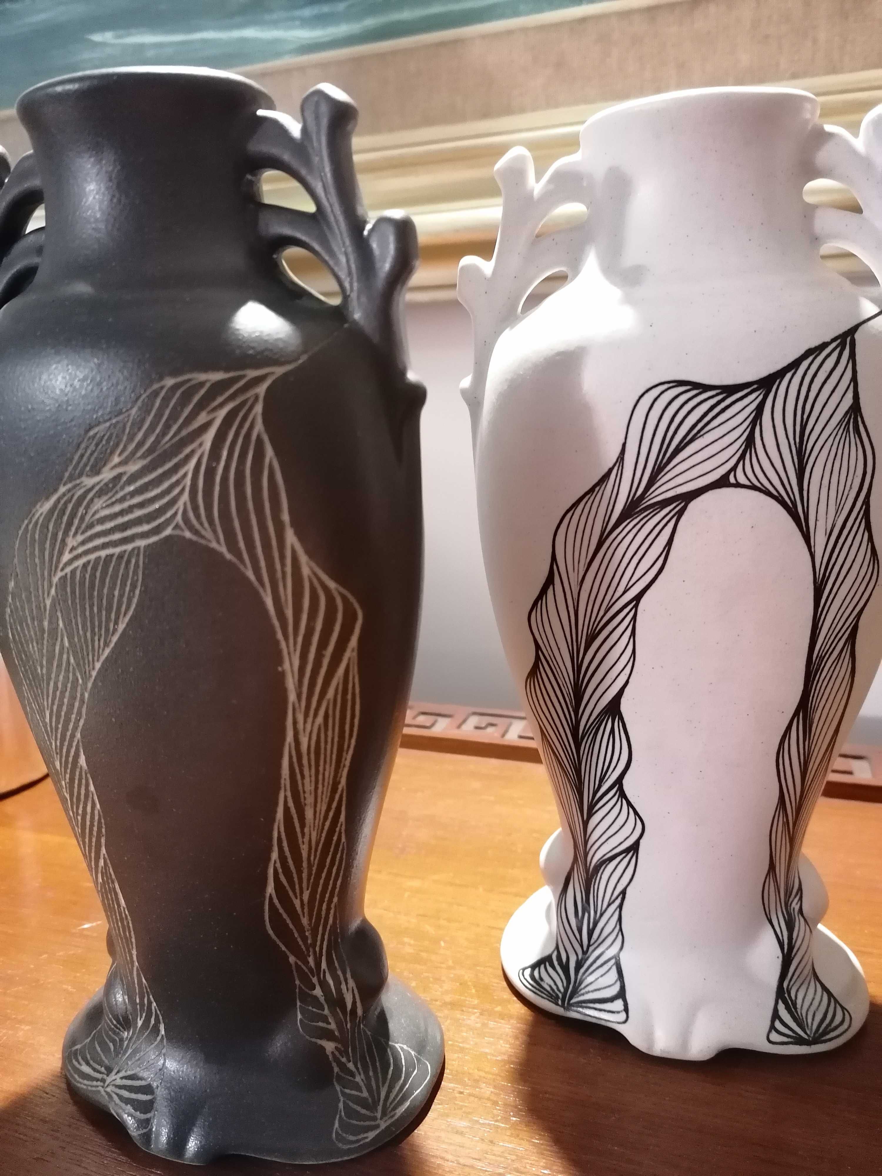 2 jarras em grés vintage, assinadas pelo autor