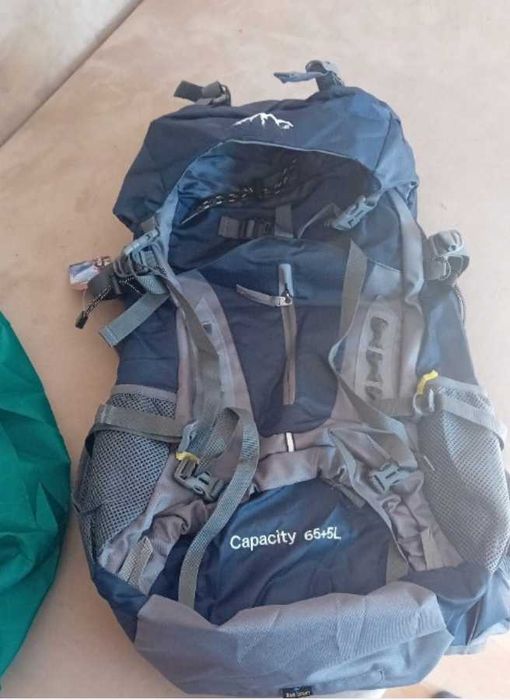 Duży Wytrzymały Plecak Turystyczny Trekkingowy Męski Damski Górski 60L